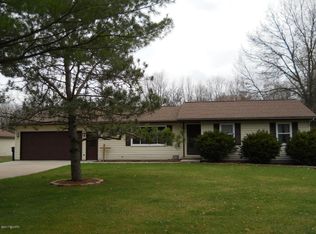 10221 Sharon Dr, Greenville, MI 48838