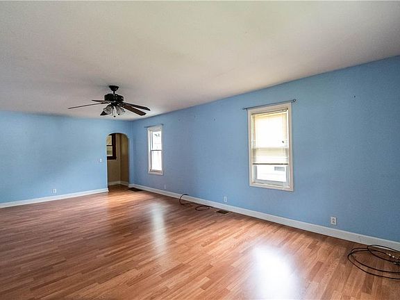 3rd image of 318 S Worth St