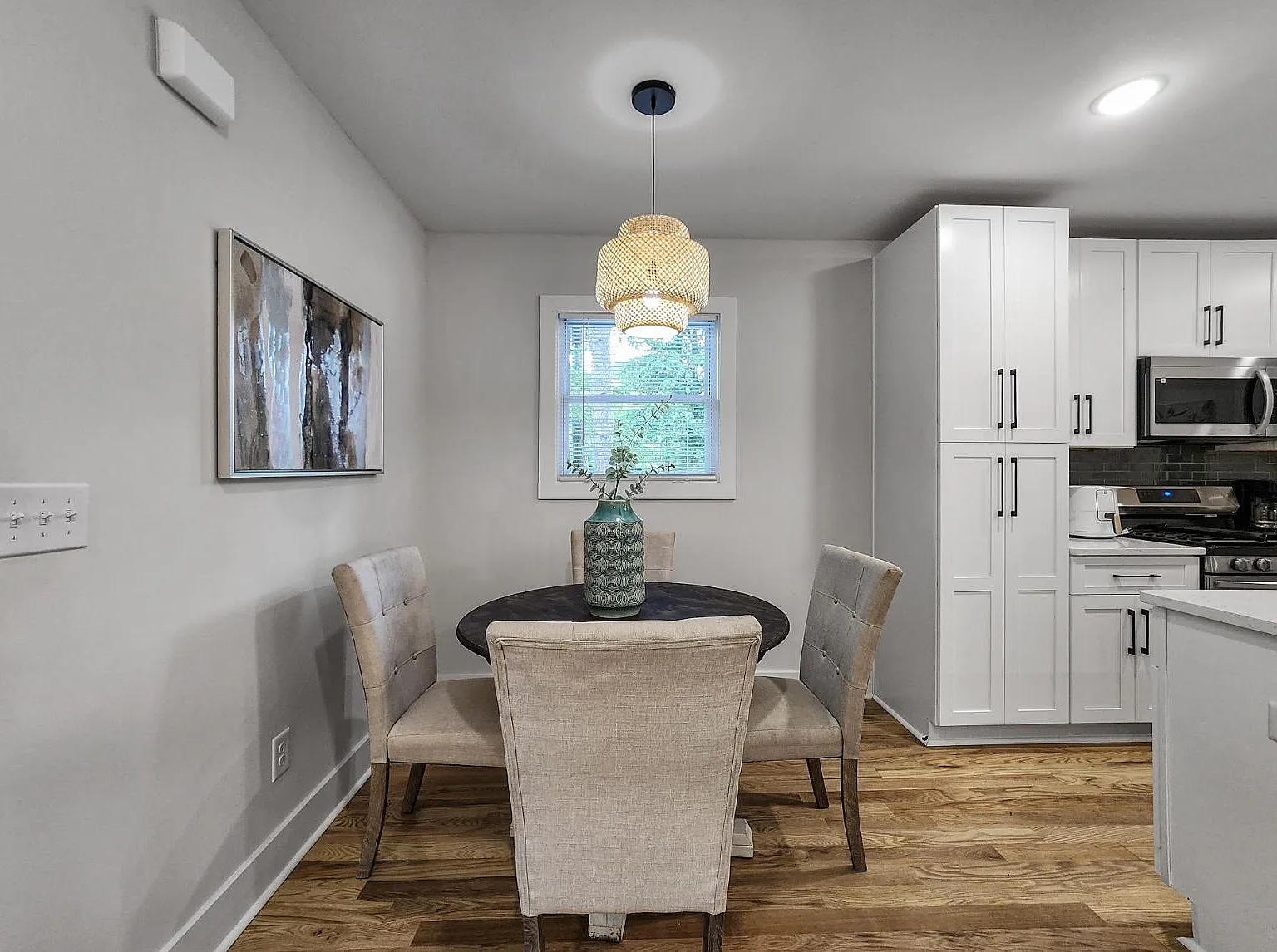4 bed, 4.0 bath, 2411 sqft, $1,321 — Photo 4