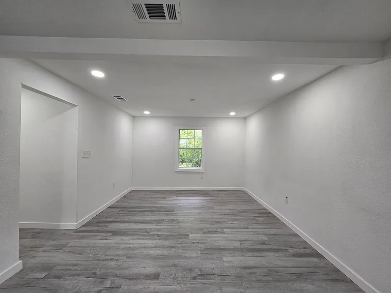 202 Marston Ave — Photo 5