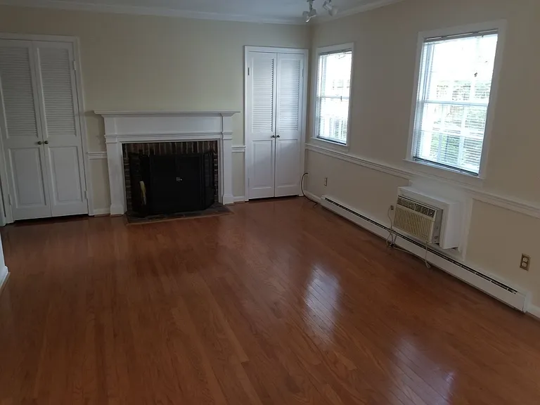 321 Wilkes St — Photo 33