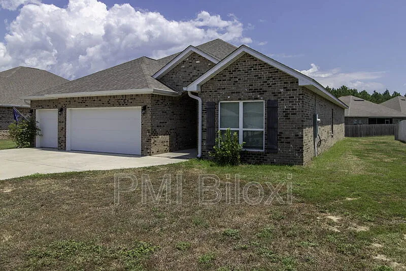 4 bed, 3.0 bath, 2486 sqft, $2,700 — Photo 4