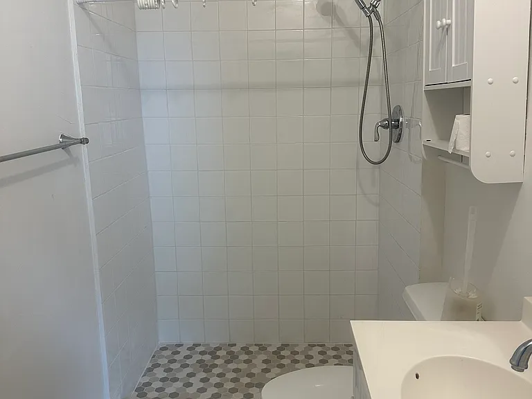 305 Summit Ave #1 — Photo 7