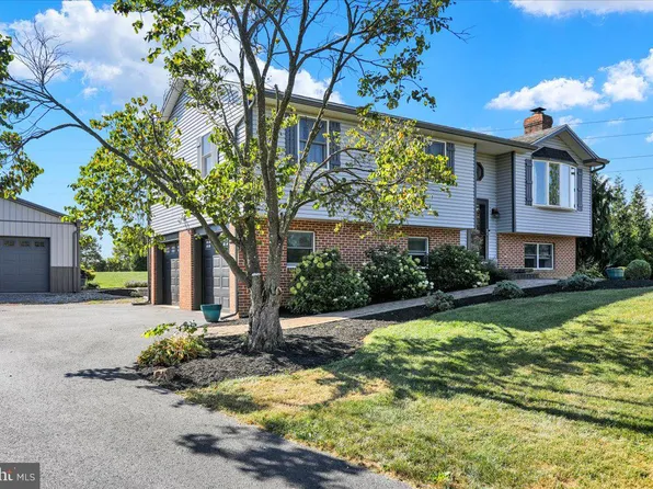 12 Clover Ct, Leesport, PA 19533