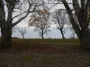 370 E Bayview Dr, Pt Clinton, OH 43452