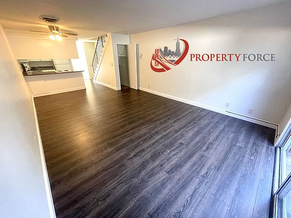 5th image of 946 Tamarack Ln APT 8