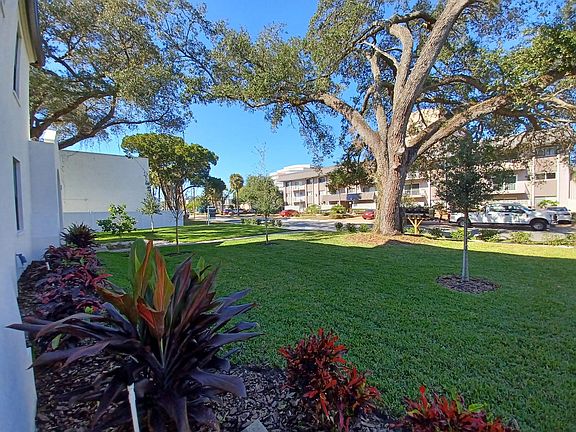 Charming garden - yet minutes to West Shore Mall