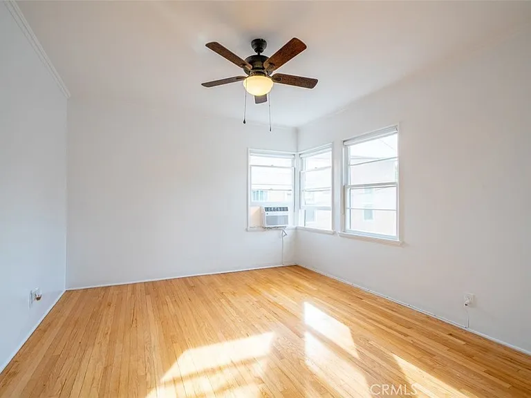265 N Swall Dr — Photo 13
