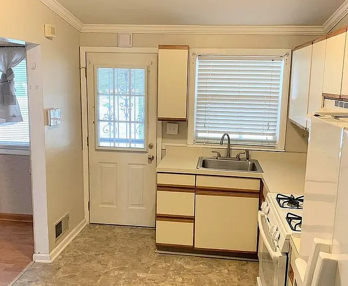 6236 Robin Hill Rd — Photo 8