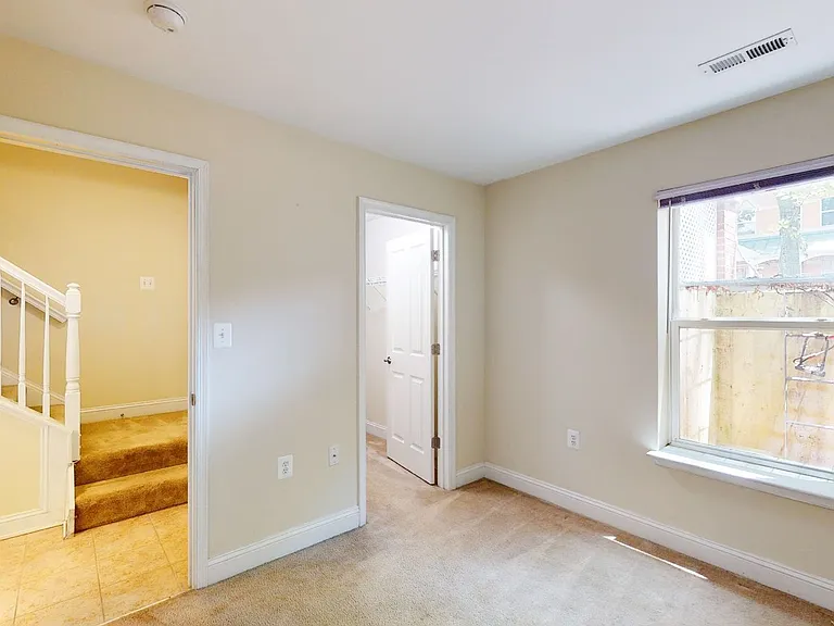 720 Barnes St NE — Photo 52