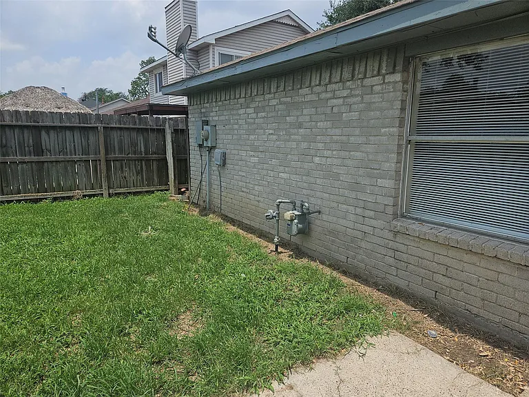 18539 Lippizaner Dr — Photo 28