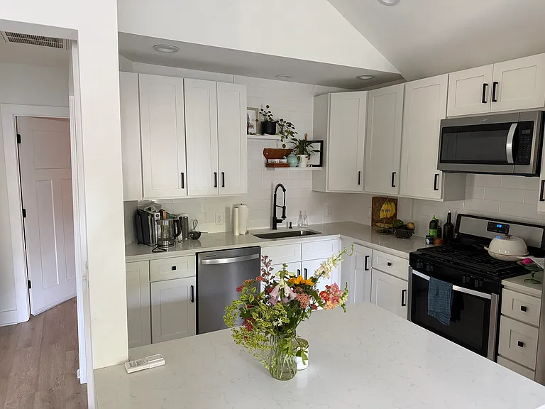 2510 Cascadilla St — Photo 15