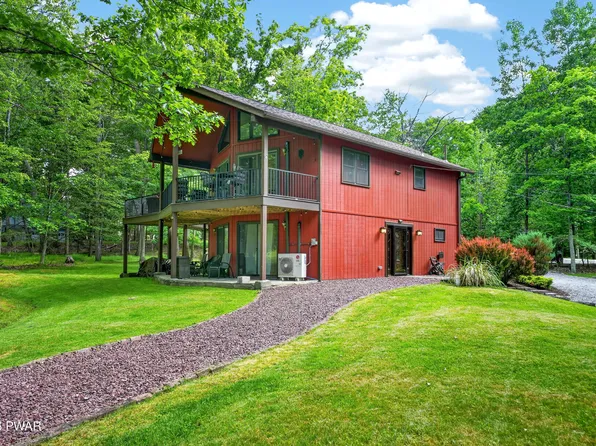 146 Yacht Club Dr, Greentown, PA 18426