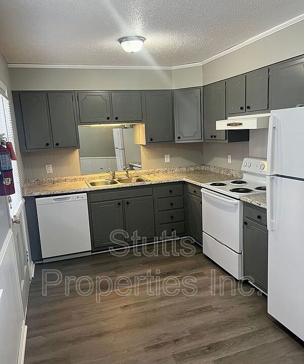 1st image of 1975 Darby Dr Unit D-5