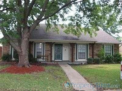 1st image of 824 Warwick Dr
