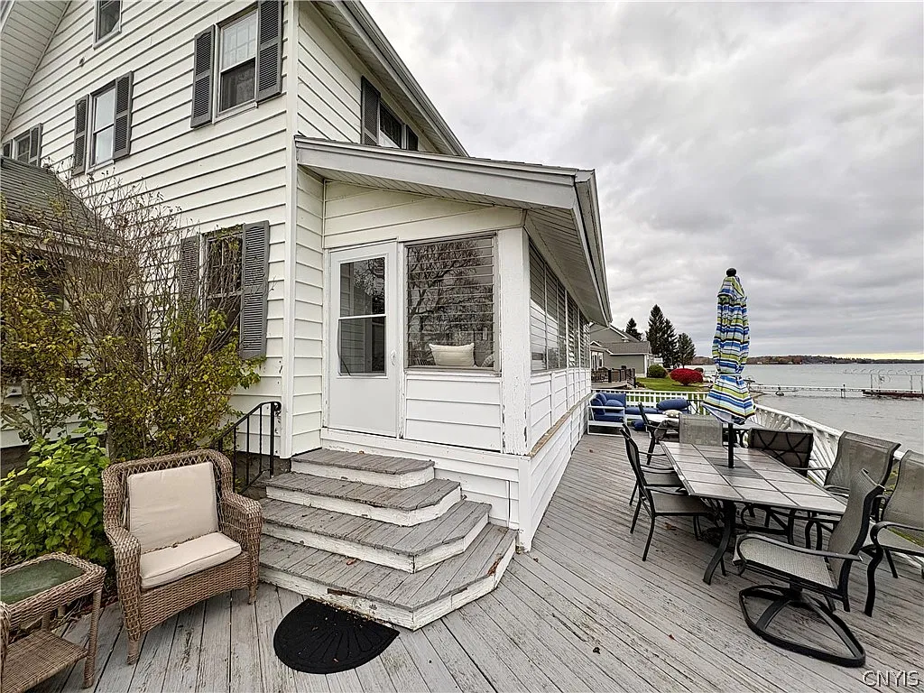 4 bed, 2.0 bath, 1596 sqft, $2,400 — Photo 4
