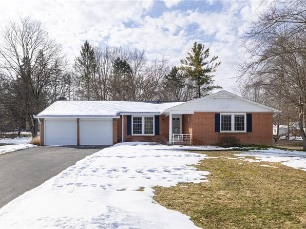 88 Coachman Dr, Penfield, NY 14526