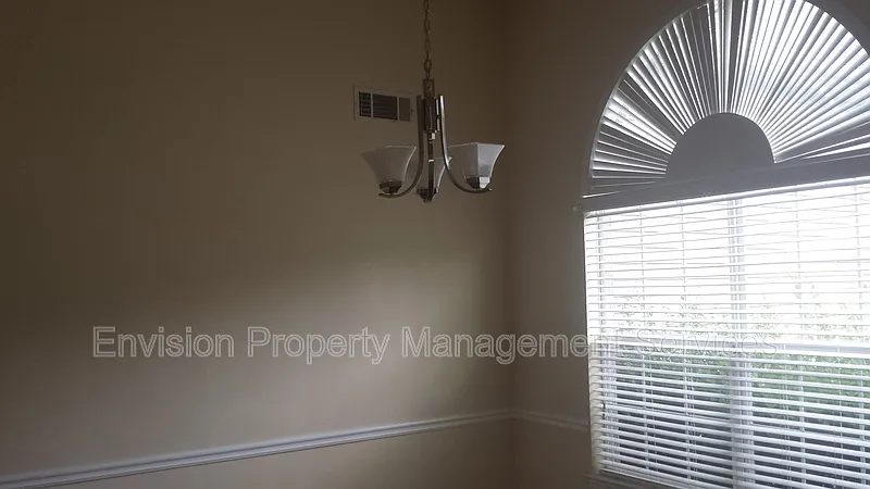 4 bed, 3.0 bath, 1731 sqft, $1,845 — Photo 3