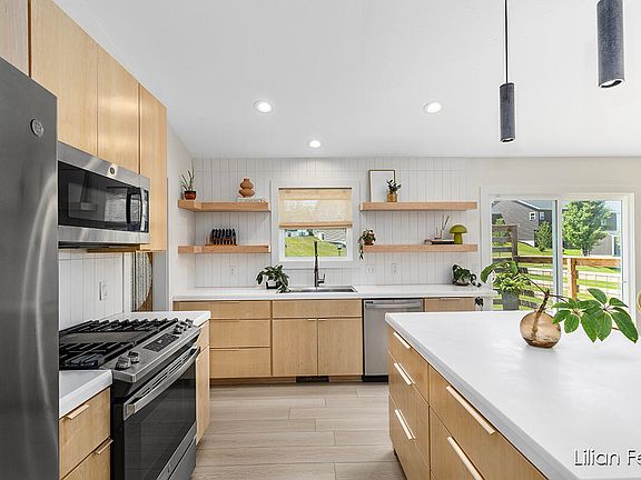 5th image of 7113 Sugarmaple Dr
