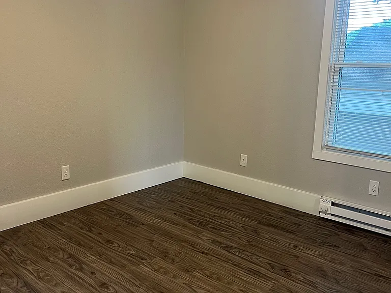 405 16th Ave — Photo 1