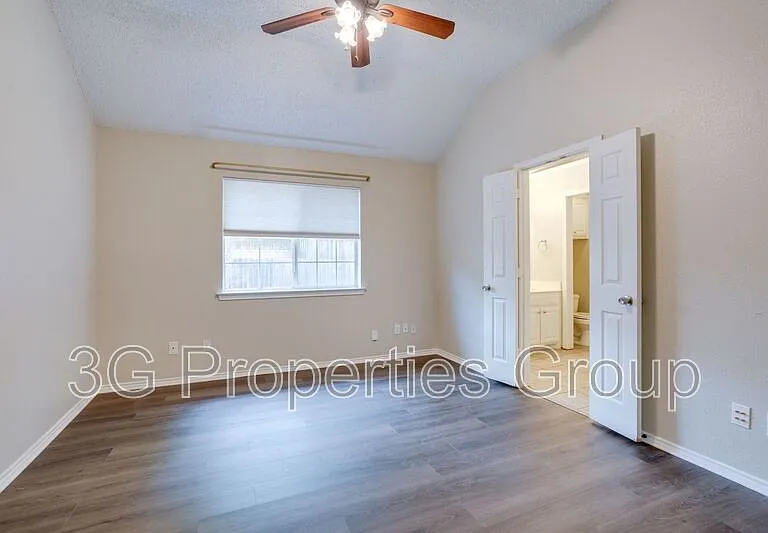 215 Linda St — Photo 12