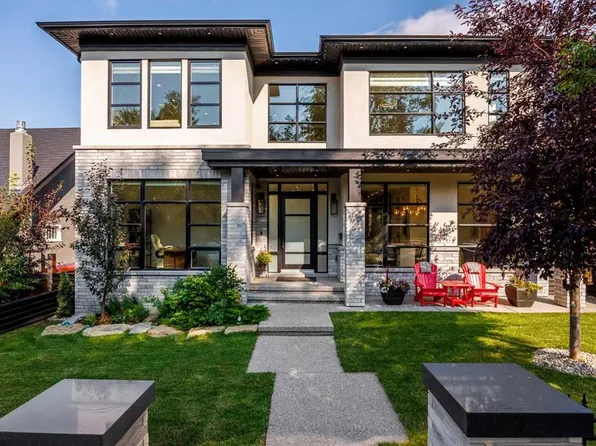 1414 W Scotland St SW, Calgary, AB T3C 2L4