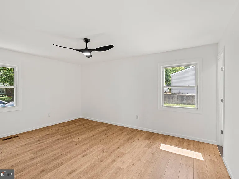 29 Hinsdale Ln — Photo 22