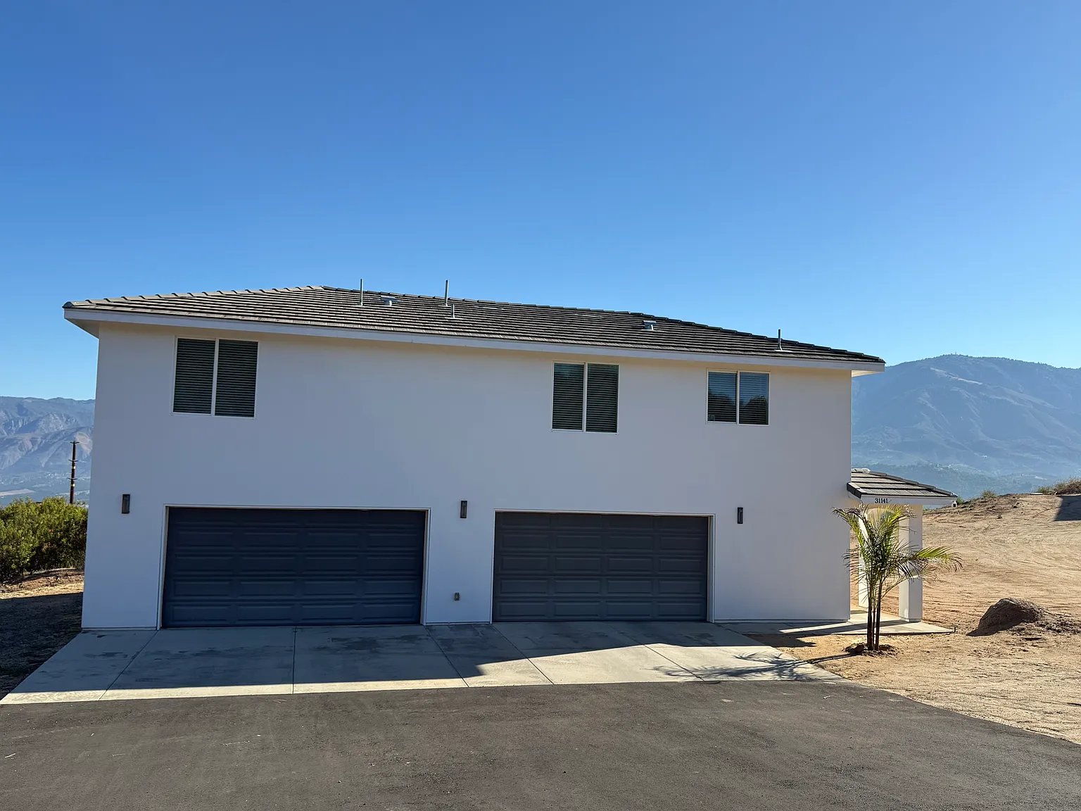 3 bed, 1200 sqft, $3,350 — Photo 2