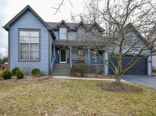 137 Derby Glen Dr, Glen Ellyn, IL 60137