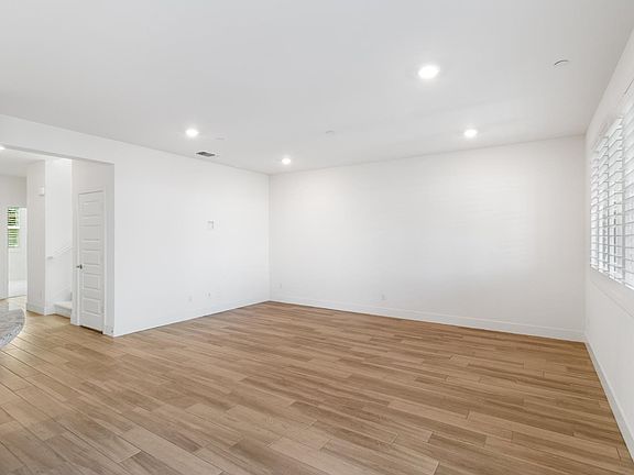 4th image of 4263 Orpheus Cir