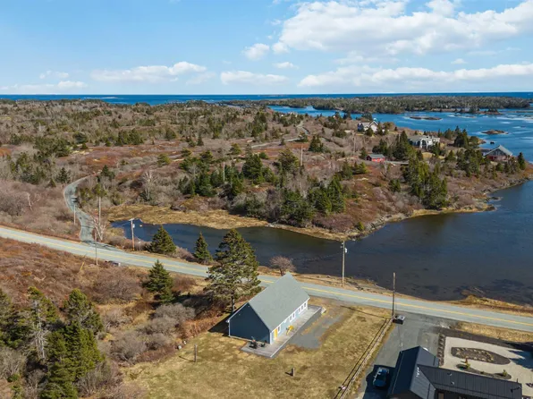 109 Stonehurst Rd, Lunenburg, NS B0J 2C0