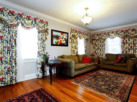 3rd image of 17 Hillcrest Ave