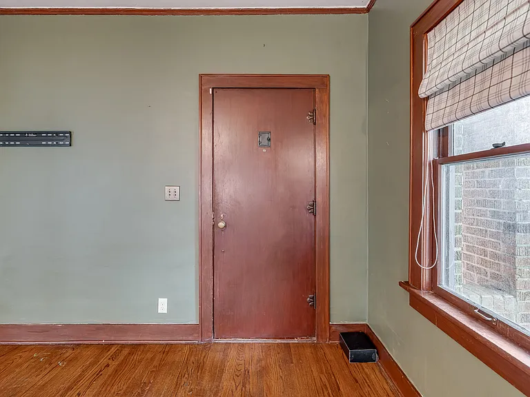 2421 NW 19th St — Photo 6