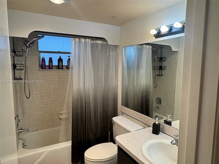 950 Hillcrest Dr #411 — Photo 14