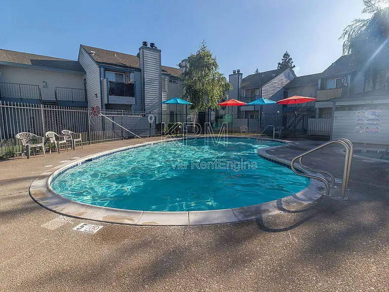 445 Almond Dr #80 — Photo 17