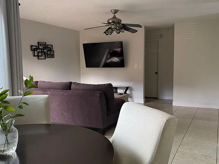 1420 Park Shore Cir #1 — Photo 6