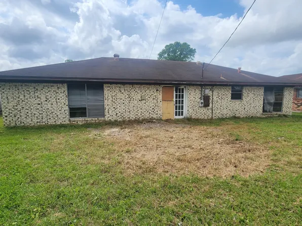 4483 Flamingo Ln, Beaumont, TX 77705