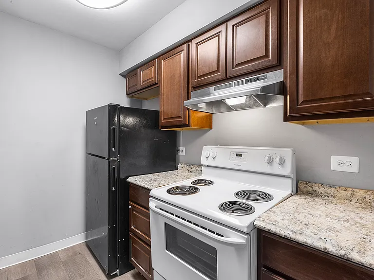 Edgewood Apartments — Photo 23