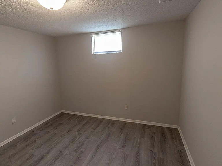 215 Wheaton Ct — Photo 23