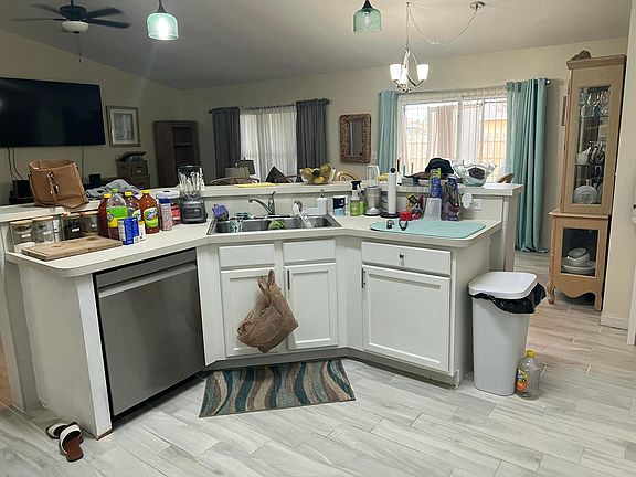 4th image of 616 SW Jaffe Avenue