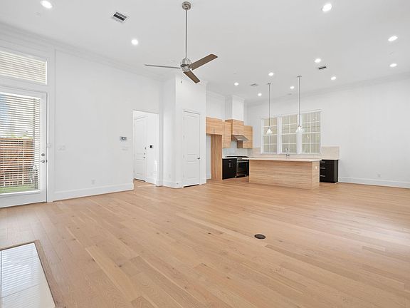 5th image of 614 Delmar St
