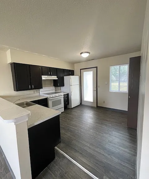 Willow Springs Apartments — Photo 20