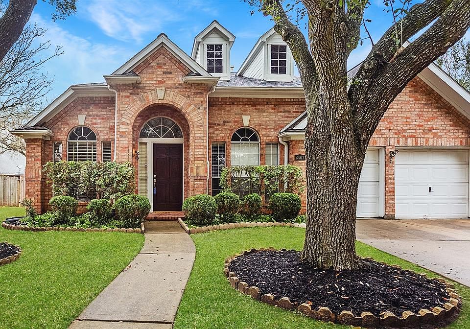 1st image of 2407 Great Oaks Dr