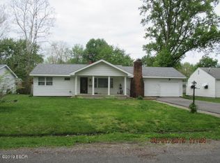 42 Ridge Rd, Centralia, IL 62801