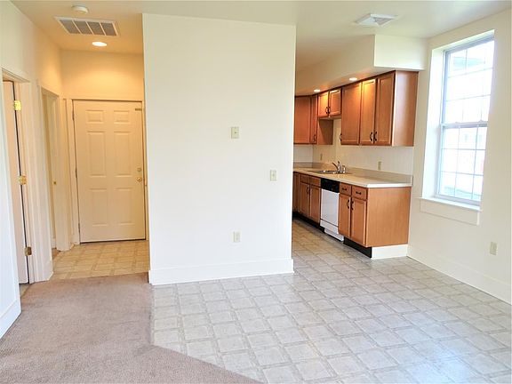 Foyer & Kitchen