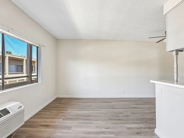 8541 Foothill Blvd., Sunland — Photo 22