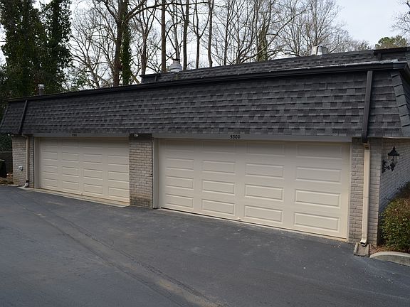 Two garages (4 cars)