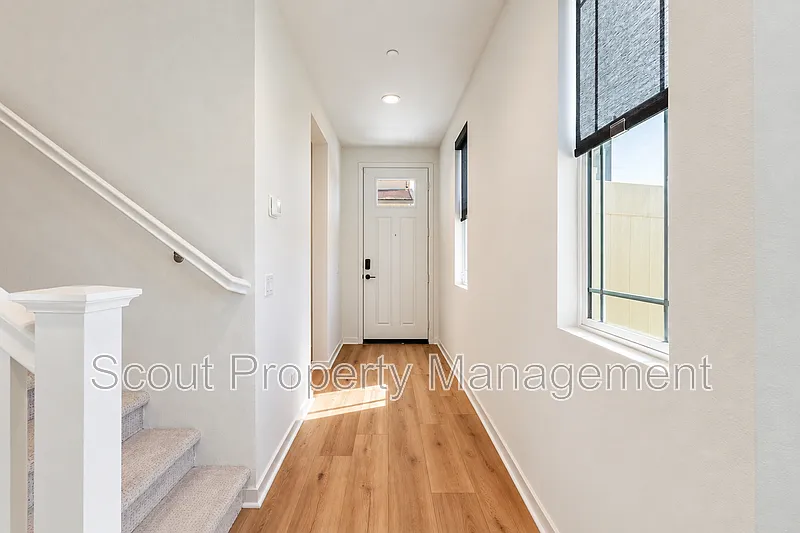 4 bed, 3.5 bath, 1850 sqft, $3,800 — Photo 3
