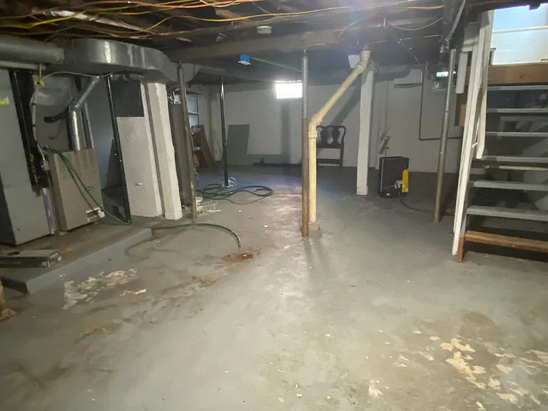 113 E 3rd St #A — Photo 12