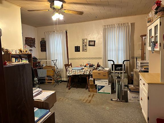 3rd image of 208 Johnson St